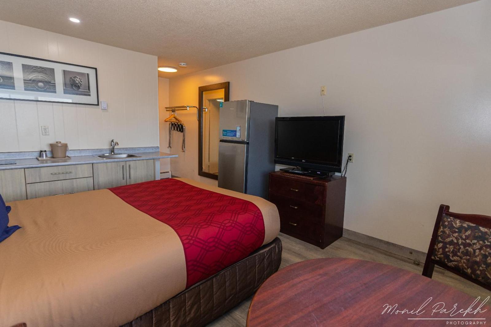 Empire Inn & Suites Penhold المظهر الخارجي الصورة