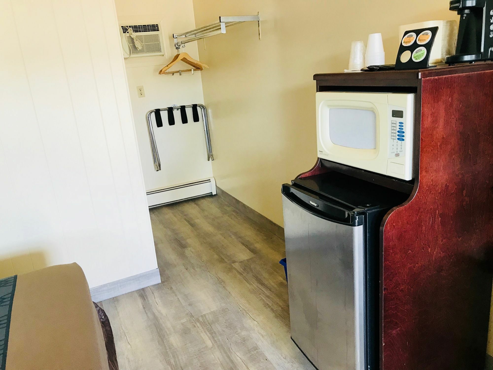 Empire Inn & Suites Penhold المظهر الخارجي الصورة
