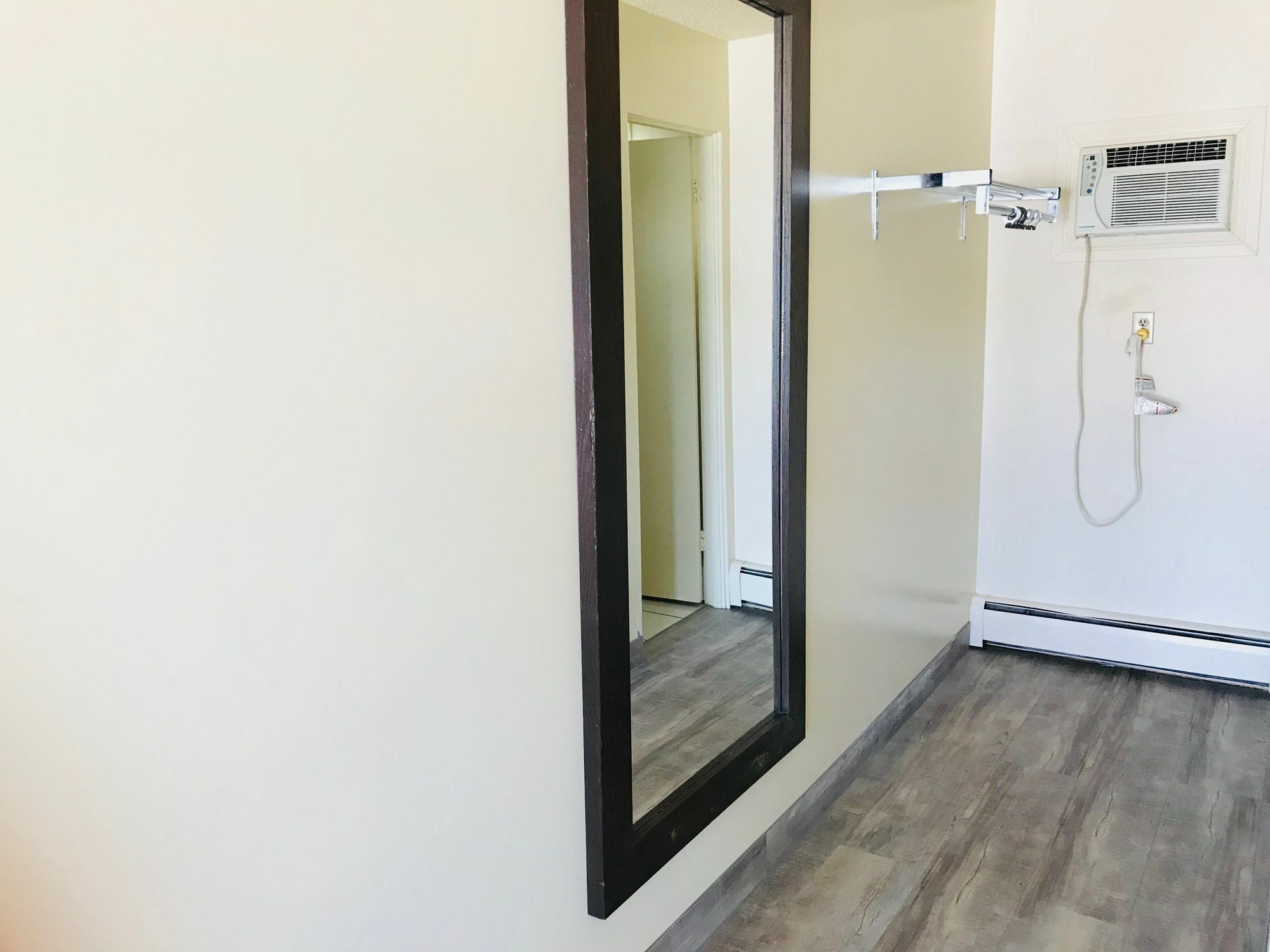Empire Inn & Suites Penhold المظهر الخارجي الصورة
