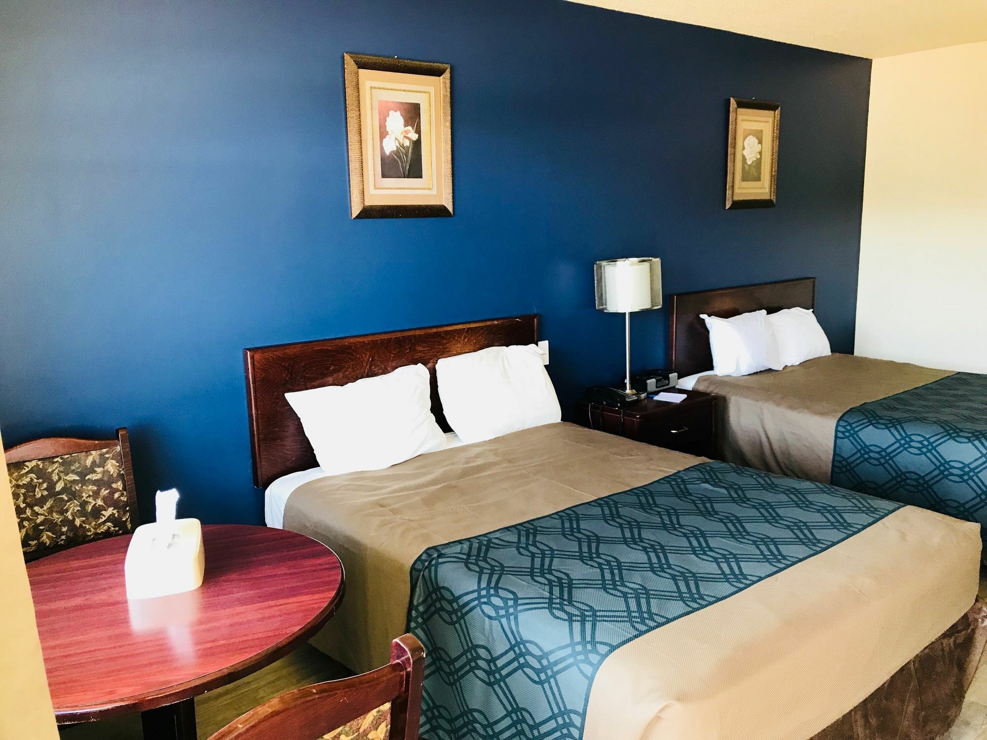 Empire Inn & Suites Penhold المظهر الخارجي الصورة