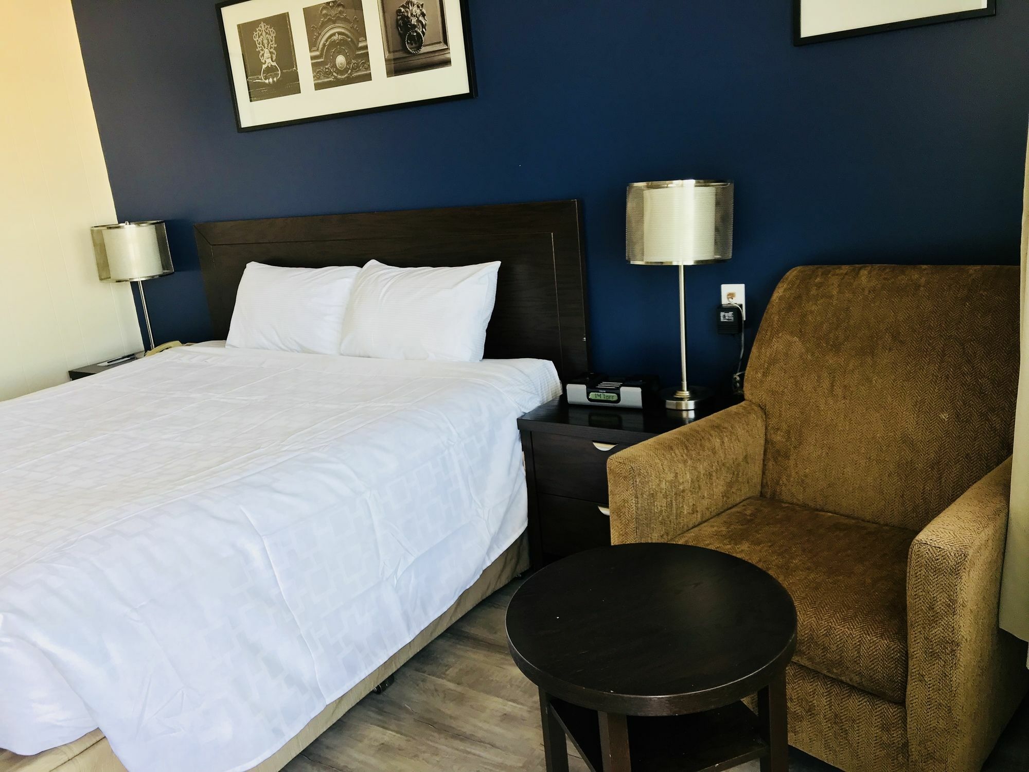 Empire Inn & Suites Penhold المظهر الخارجي الصورة