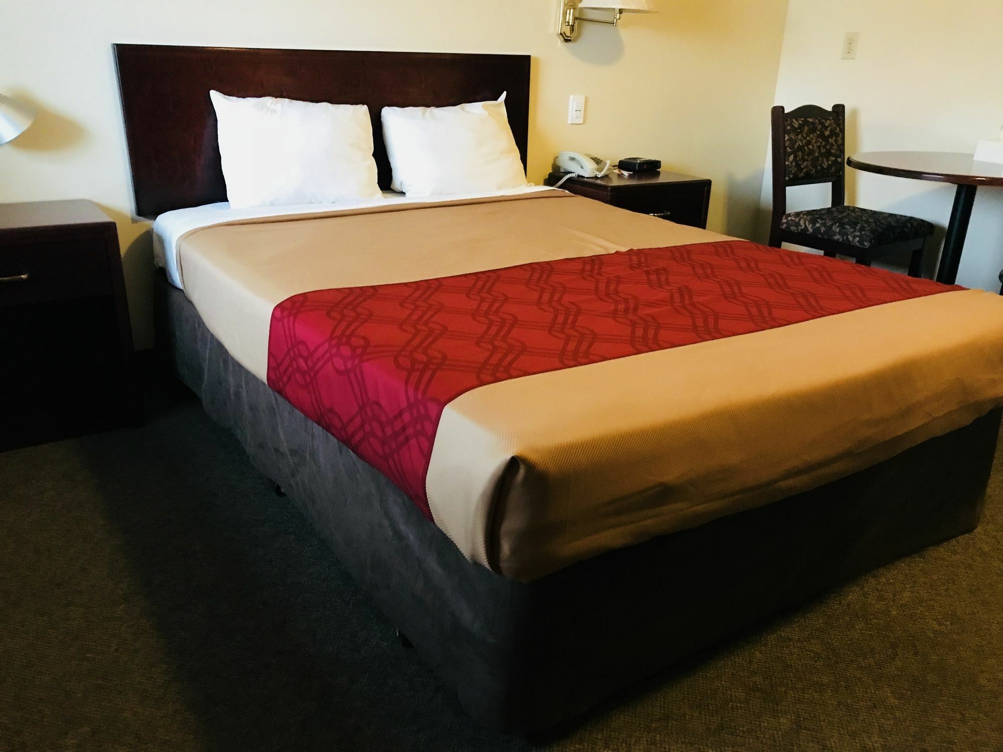 Empire Inn & Suites Penhold المظهر الخارجي الصورة